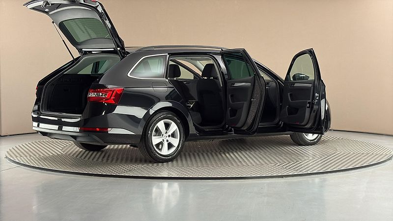 Škoda Superb 2.0 TDI Ambition Combi - fotka 6 z 24