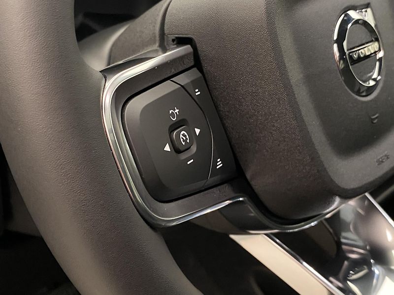 Volvo XC40 (2026) B3 AUT DARK ULTRA  - fotka 24 z 60