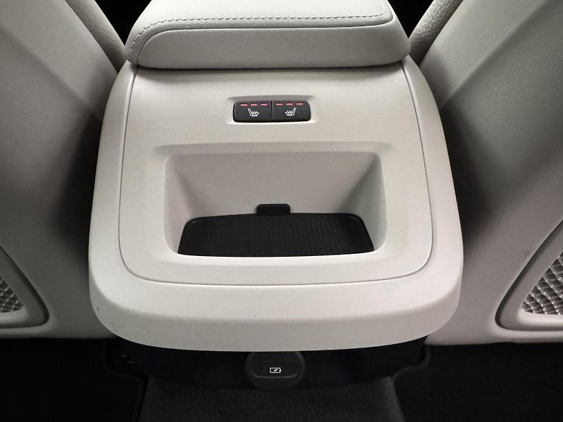 Volvo V60 B4 DARK PLUS CZ 1.maj - fotka 27 z 47