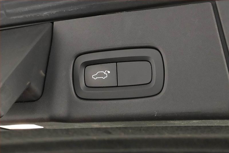 Volvo V90 (2017) Cross Country - fotka 19 z 19