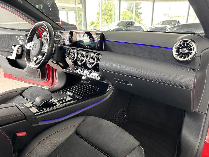 Mercedes-Benz Třídy A 200 AMG AUT*Panorama*Distronic - fotka 13 z 39