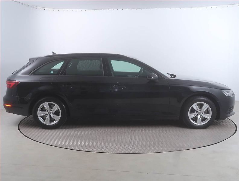 Audi A4 (2018) Design 2.0 TDI, Automat, Navi - fotka 6 z 16