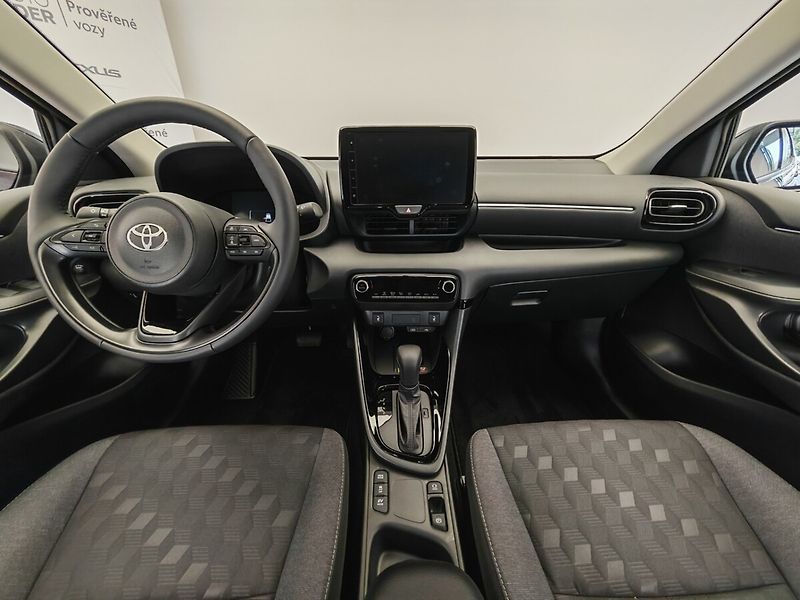 Toyota Yaris 1.5 Hybrid Style - fotka 16 z 30