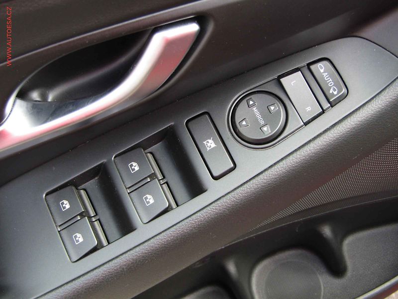 Hyundai i30 (2023) 1.0 T-GDi, ČR, Smart - fotka 11 z 21