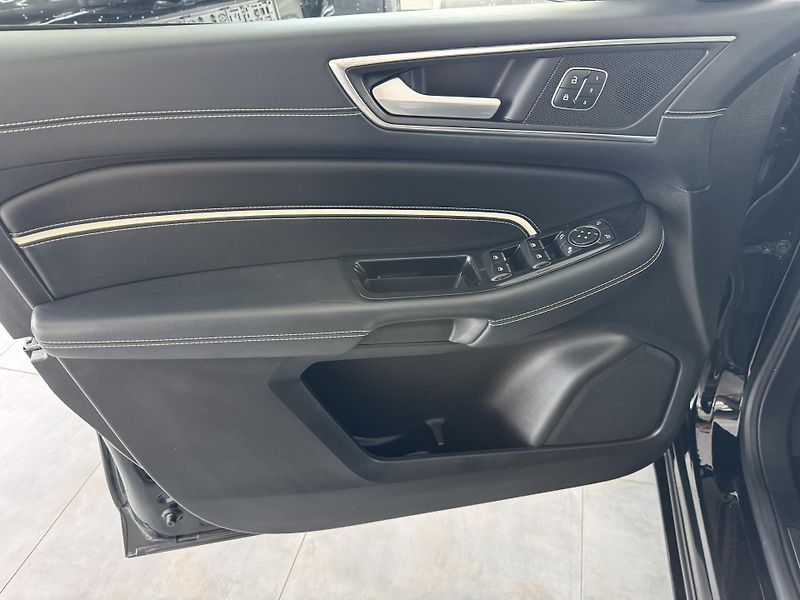 Ford S-MAX (2017) 2,0SCTi AUT. VIGNALE 7.MÍST - fotka 14 z 33