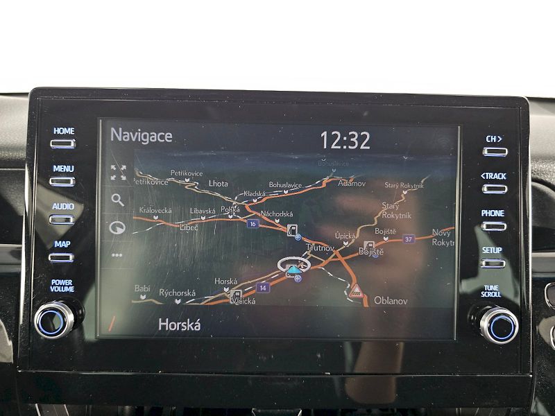 Toyota Camry (2023) 2.5HEV 218k PRESTIGE - fotka 14 z 32