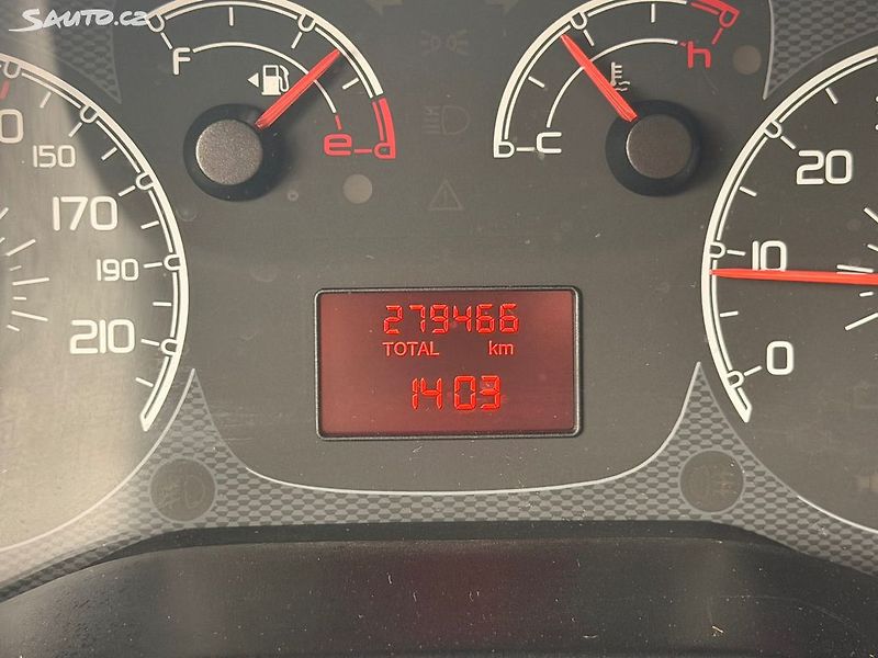 Fiat Dobló (2014) 1.3JTD, 66kw Původ ČR 1. maj. - fotka 13 z 16