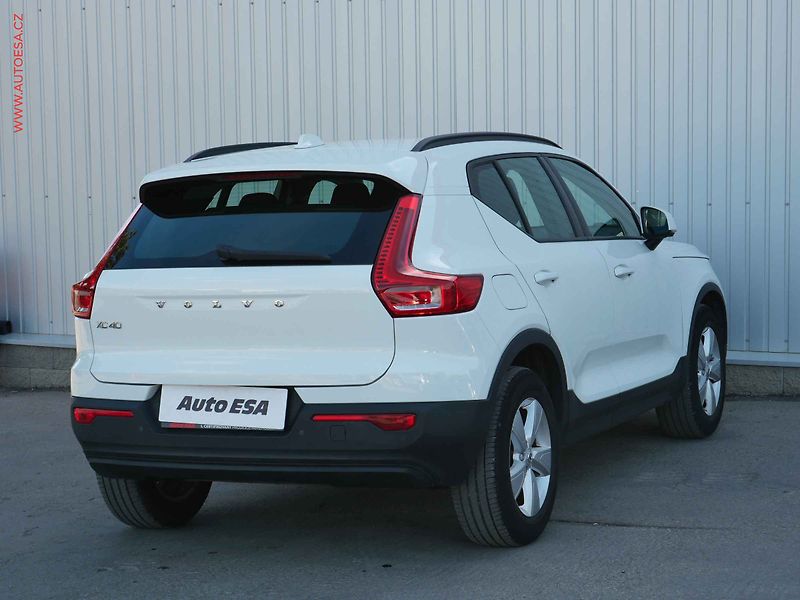 Volvo XC40 (2021) 1.5T, 1.maj,ČR, Momentum, AT - fotka 4 z 28