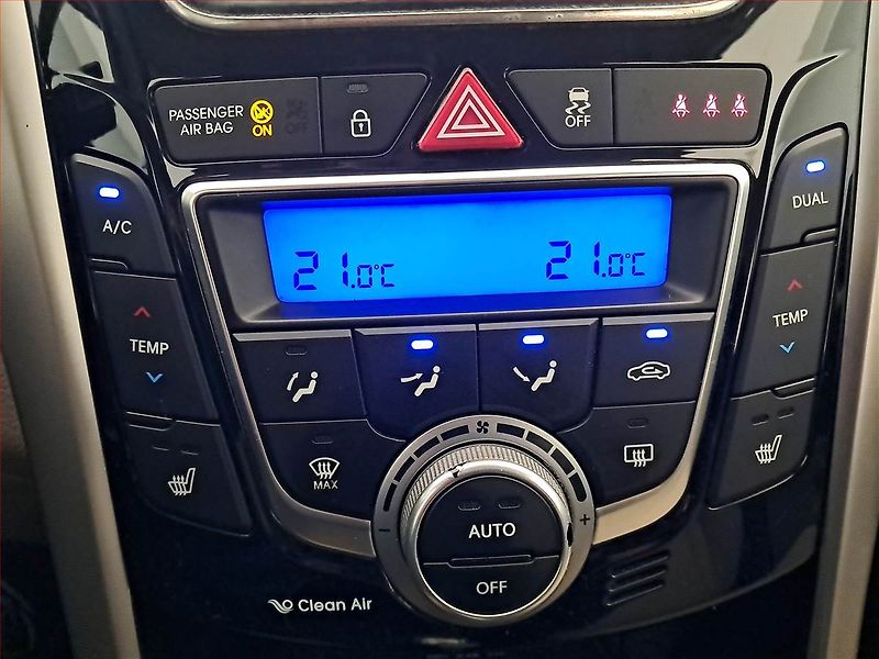 Hyundai i30 (2014) 1.6 GDI, Tempomat - fotka 13 z 17