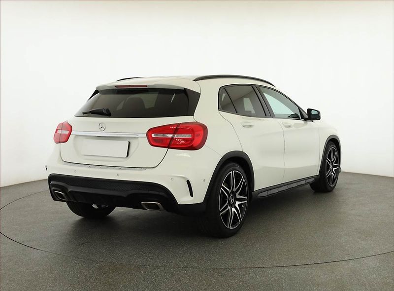 Mercedes-Benz GLA (2017) AMG line 220 d, Automat - fotka 5 z 20