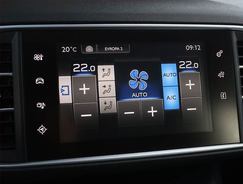 Peugeot 308 (2017) 1.2 PureTech, Serv.kniha, Navi - fotka 18 z 20