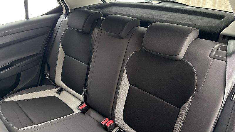 Škoda Fabia 1.0 TSI Ambition - fotka 16 z 23