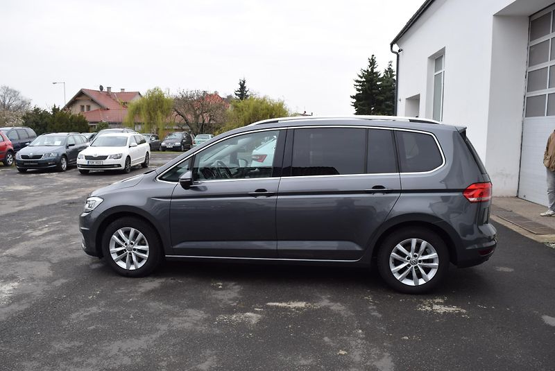 Volkswagen Touran (2017) 1.4TSI 110kw HIGHLINE 7M TAŽNÉ - fotka 16 z 50