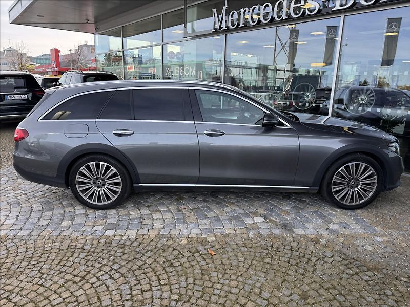 Mercedes-Benz Třídy E E 220d 4M All-terrain - fotka 24 z 33