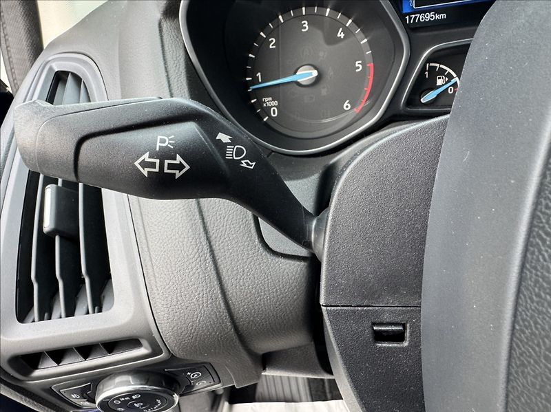 Ford Focus 1,5 TDCi 77kW NAVIGACE - fotka 31 z 50