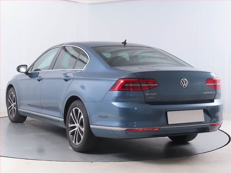Volkswagen Passat (2015) Highline 2.0 TDI, Kůže, Navi - fotka 4 z 17