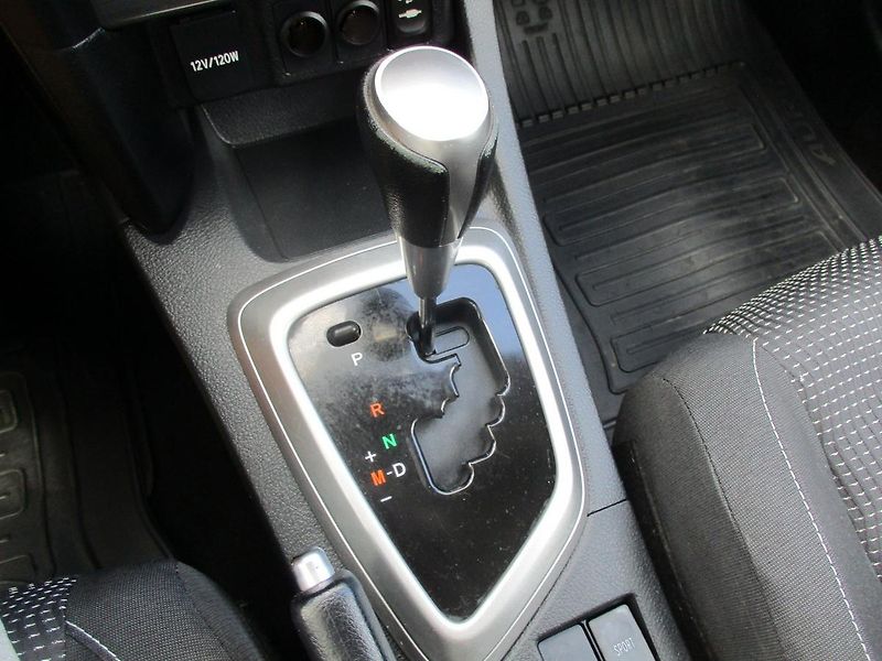 Toyota Auris 1.6i VVTi*AUTOM*NAVI*VÝHŘEV*TZ - fotka 19 z 47