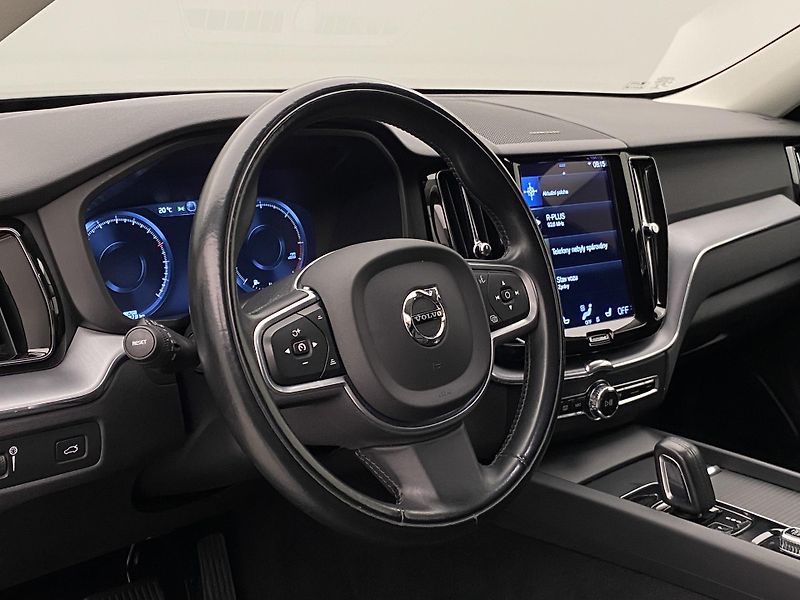 Volvo XC60 B4 AWD MOMENTUM AUT  - fotka 18 z 47