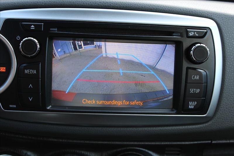 Toyota Yaris 1,3 VVT-i  NOVÉ V ČR,TAŽNÉ - fotka 13 z 25