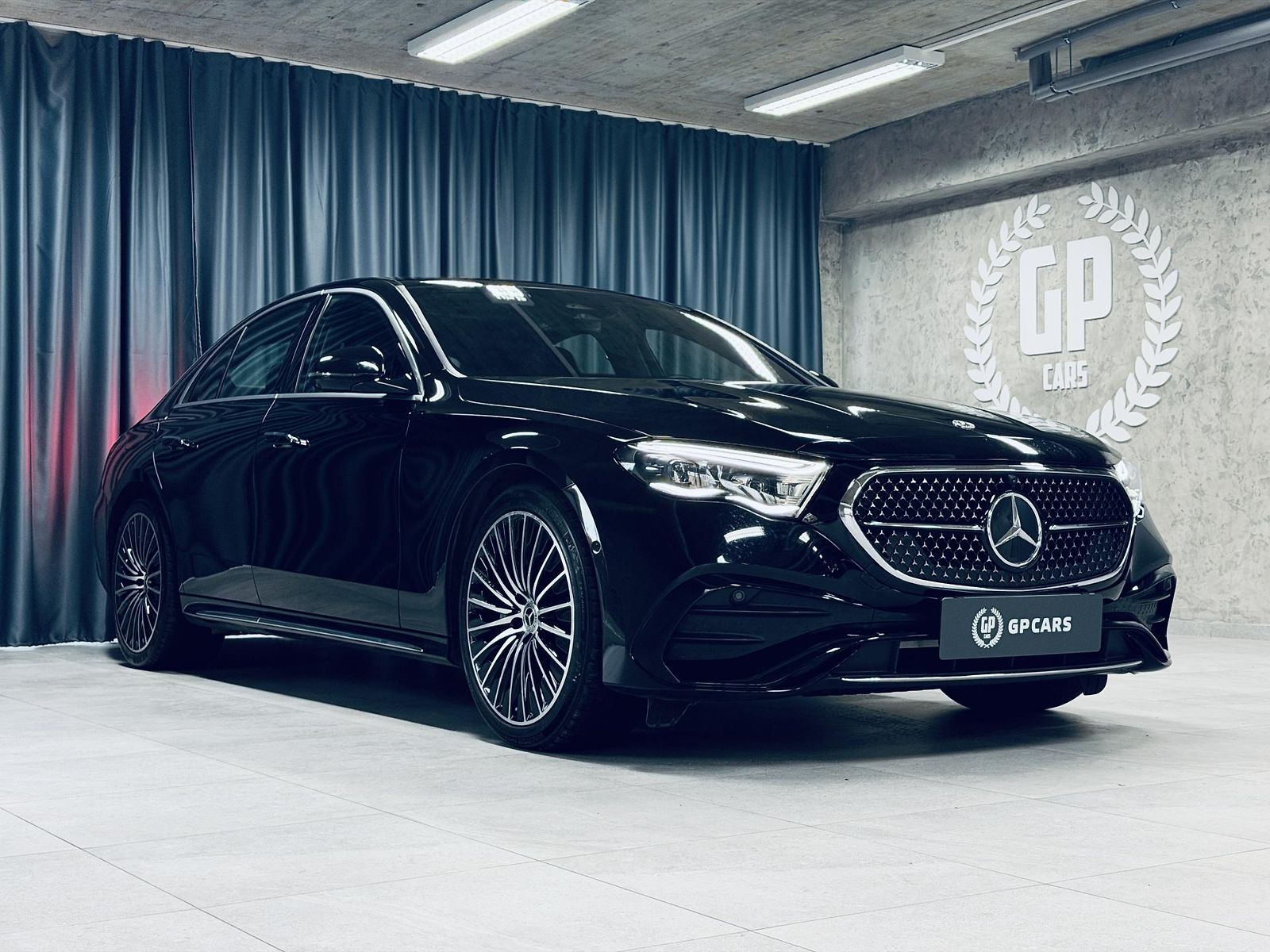 Mercedes-Benz Třídy E AMG*4M*AIR*ZÁR*NEZ.TOP*NAT.NAP