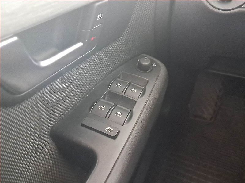 Audi A4 (2007) 2.7 TDI, nová STK - fotka 15 z 15