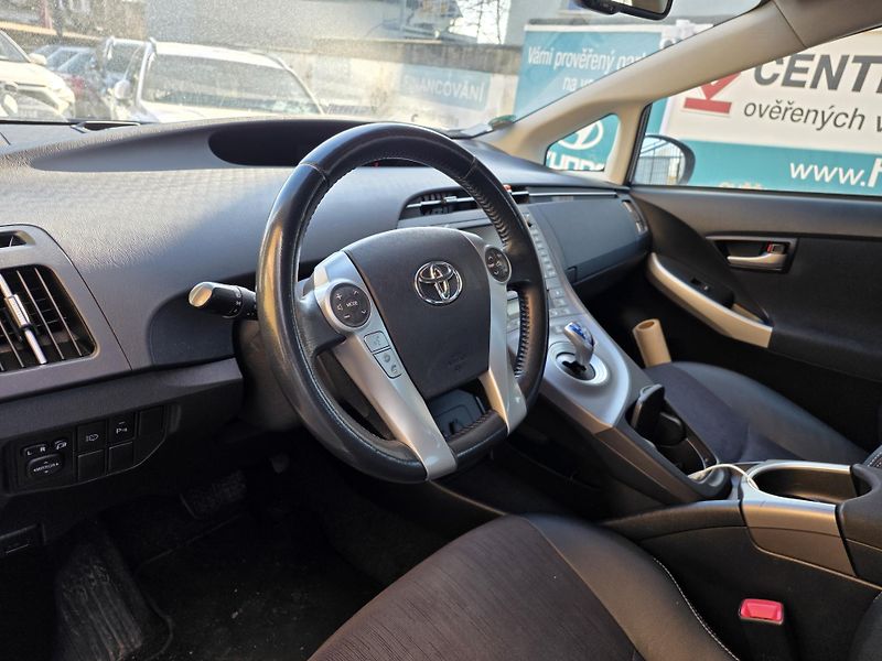 Toyota Prius 1.8-HYBRID-spotř.5l/100km - fotka 3 z 18