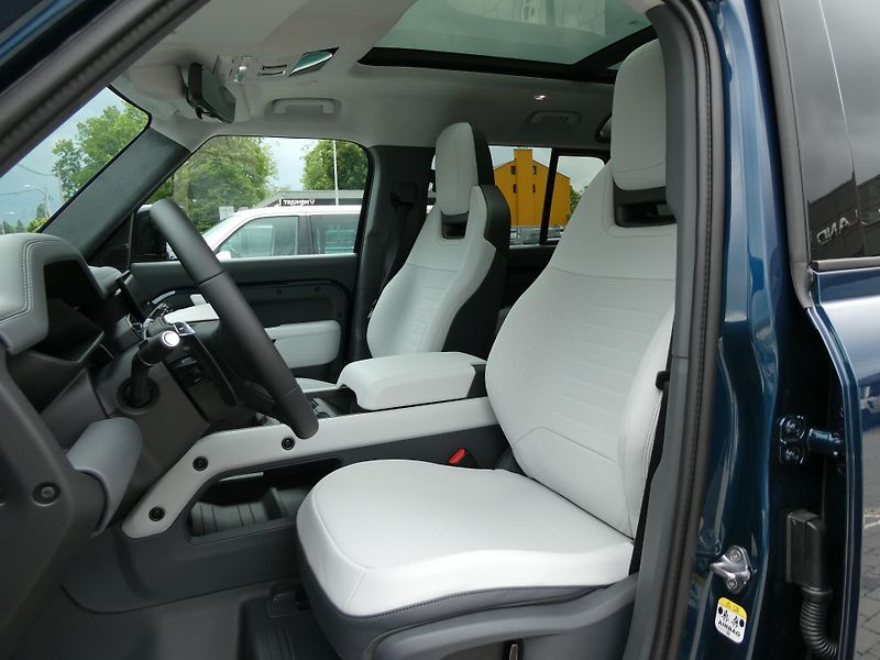 Land Rover Defender 110 4,4 OCTA P635 - fotka 9 z 47