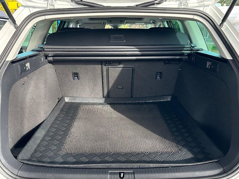 Volkswagen Golf (2017) 2.0TDi PO SERVISU,APP,PANORAMA - fotka 20 z 21