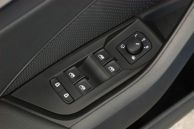 Škoda Octavia (2025) 1.5 eTSI mHEV, SPORTLINE - fotka 10 z 15