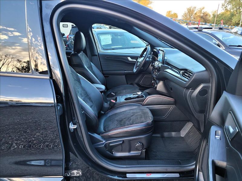 Ford Kuga 2,5 PHEV,ST-line X,kůže,Led - fotka 12 z 50