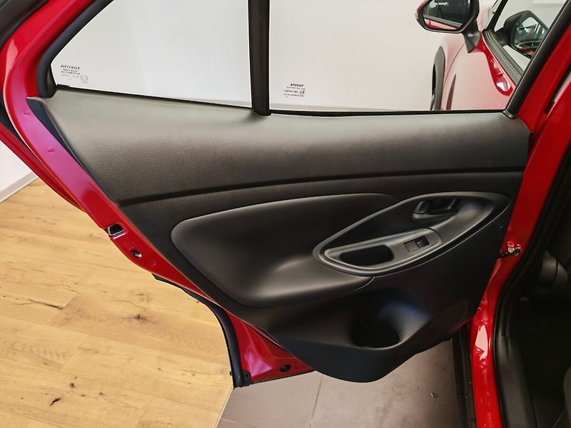 Toyota Yaris Cross 1.5 Hybrid eCVT Comfort 4x2 - fotka 19 z 28