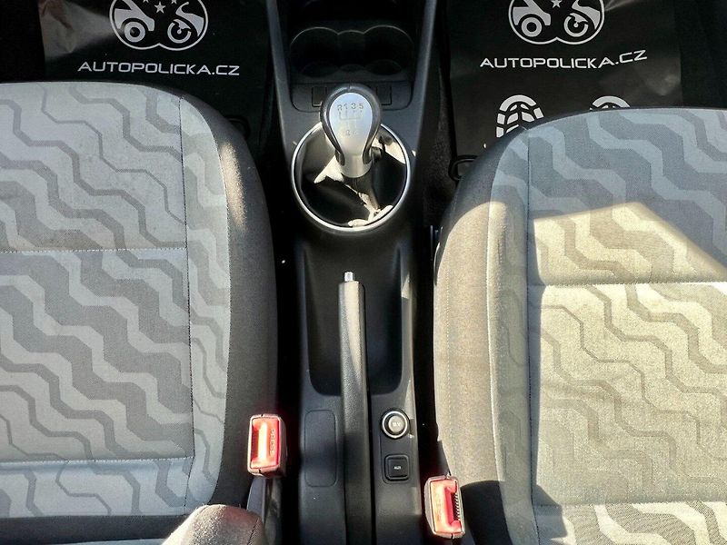 Škoda Fabia (2010) 1.4i 63 kW Klima,Alu stav - fotka 15 z 19