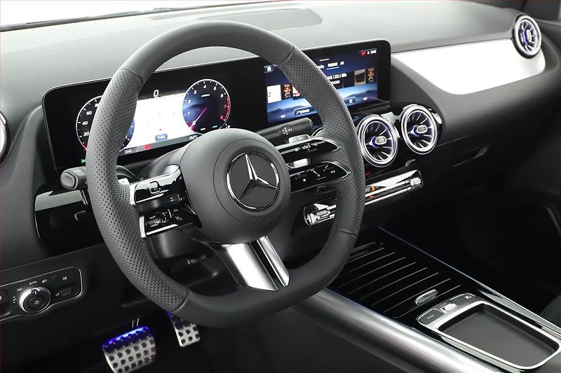 Mercedes-Benz GLA (2025) 220 4MATIC, AMG Line - fotka 30 z 30