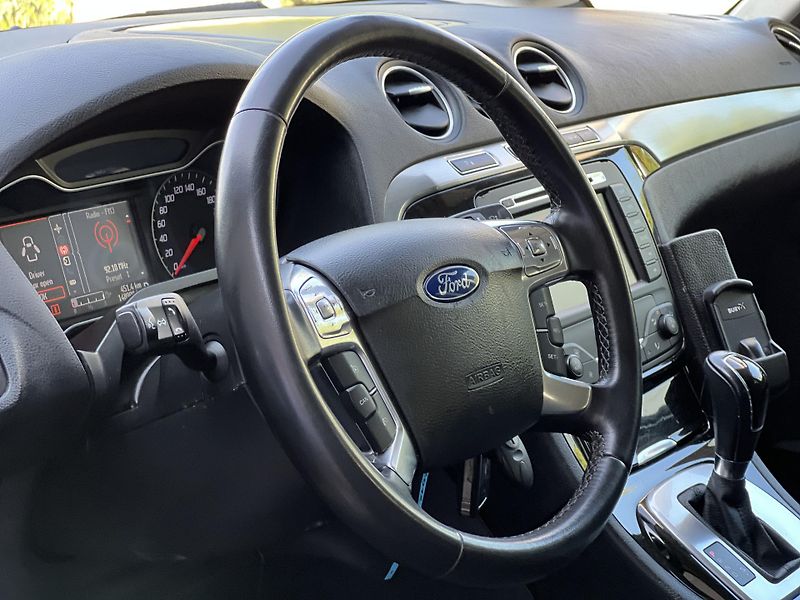 Ford S-MAX 2.2TDCi AUTOMAT NAVI KLIMA - fotka 15 z 44