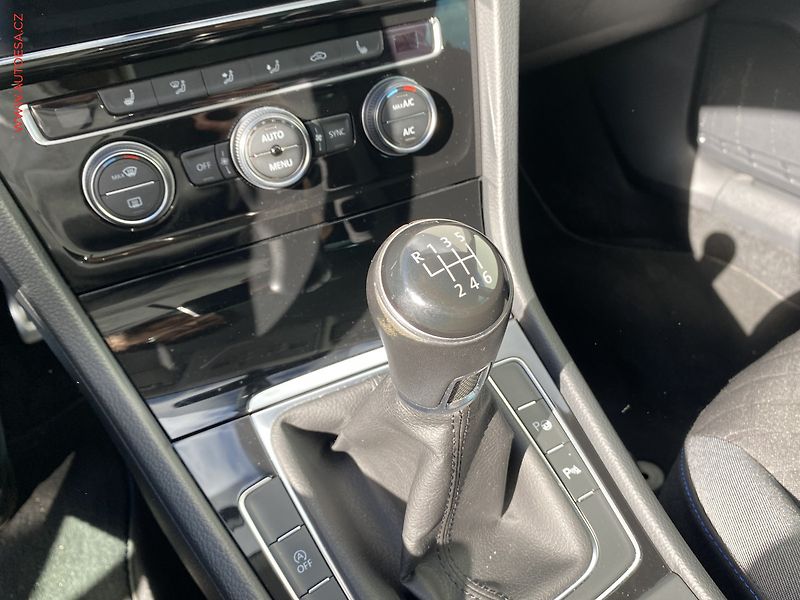 Volkswagen Golf (2019) 1.5 TSi, Join, navi - fotka 16 z 18
