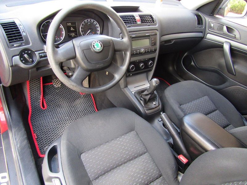 Škoda Octavia (2011) 1.6 MPI 75kW 1.MAJITEL - fotka 13 z 44