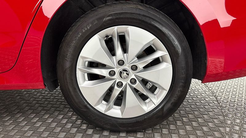 Škoda Octavia 2.0 TDI Ambition - fotka 19 z 24