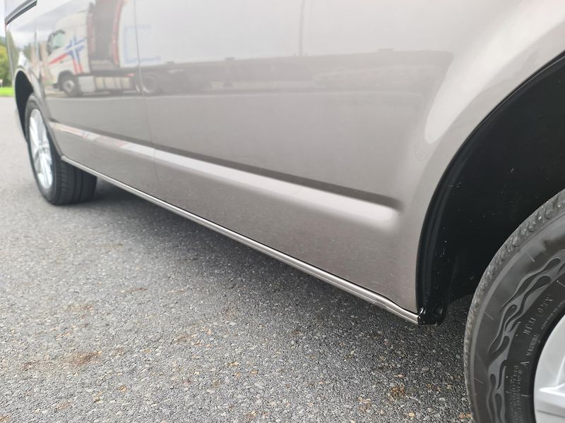 Volkswagen Multivan (2016) T6 2.0 TDi 110-KW NAVI OLOMOUC - fotka 85 z 103