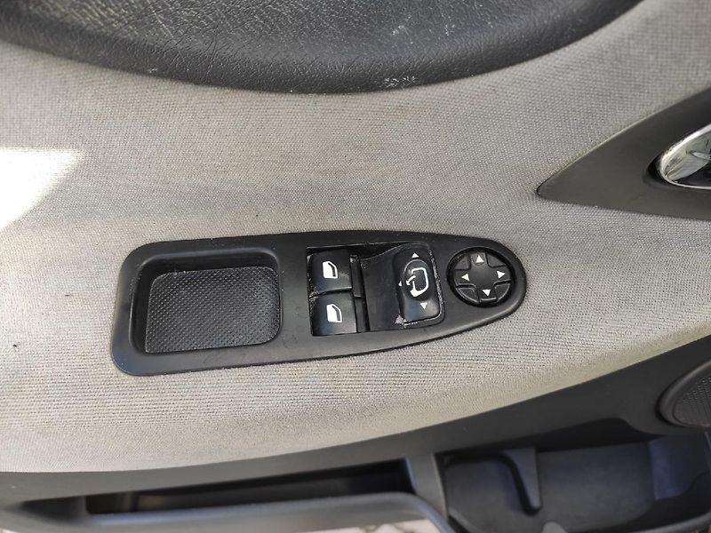 Peugeot Expert Tepee (2013) 2.0 HDI 180k AUT6 TZ - fotka 25 z 26
