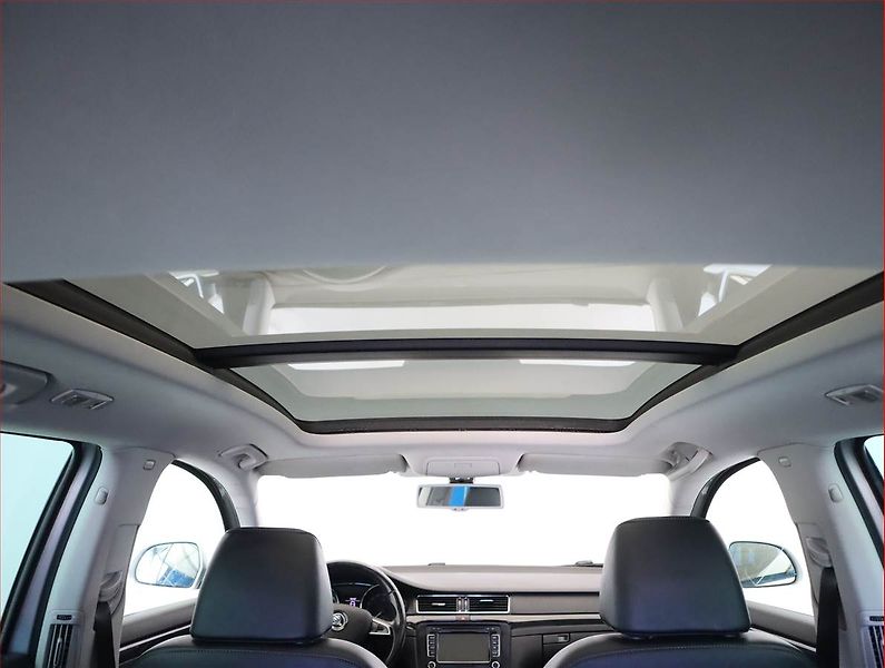 Škoda Superb (2013) Laurin&Klement 2.0 TDI - fotka 16 z 21