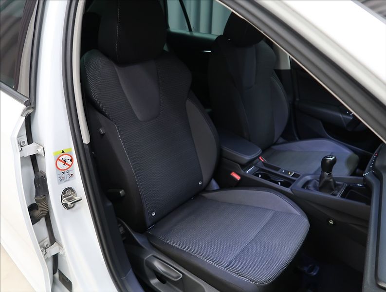 Škoda Octavia 2,0 TDI VÝHŘEV 1. MAJ ČR DPH - fotka 43 z 47