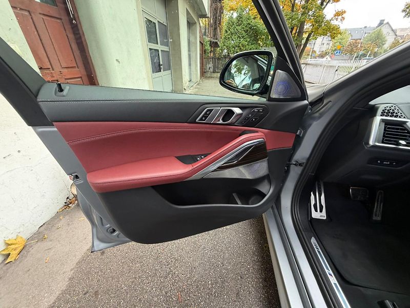 BMW X6 xDrive30d M Sport - fotka 11 z 23