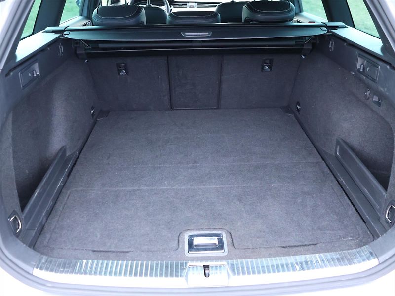 Volkswagen Passat 2,0 TDI DSG R-LINE Matrix - fotka 11 z 32