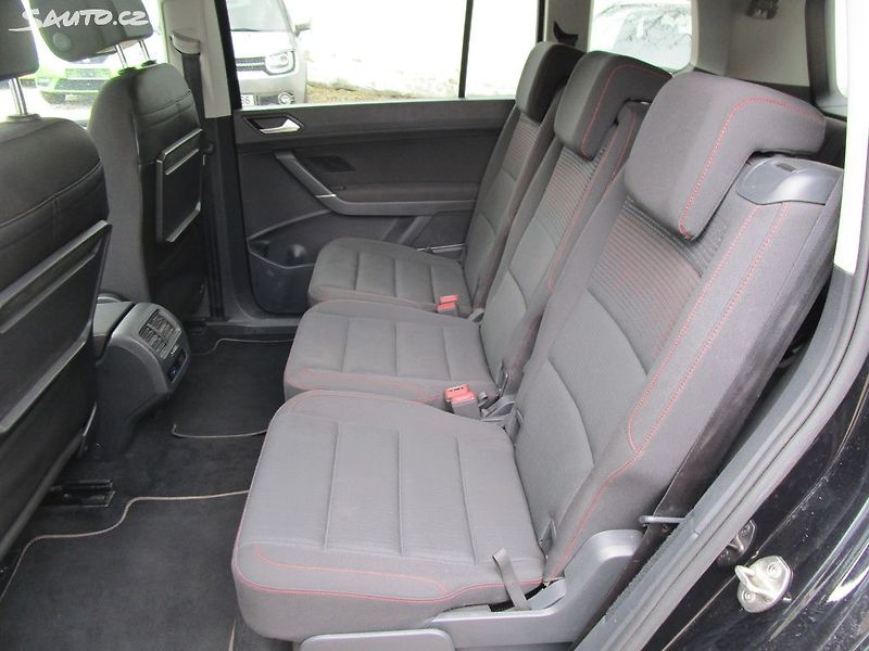 Volkswagen Touran 1,2TSI-81KW-NOVÁ STK+OLEJ - fotka 16 z 31