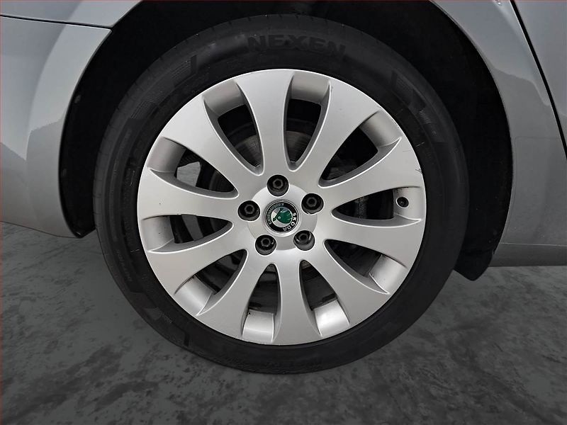 Škoda Superb (2012) Elegance 1.6 TDI, po STK - fotka 15 z 17