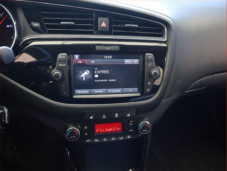 Kia Ceed (2018) 1.6 GDI, Serv.kniha, Navi - fotka 12 z 18