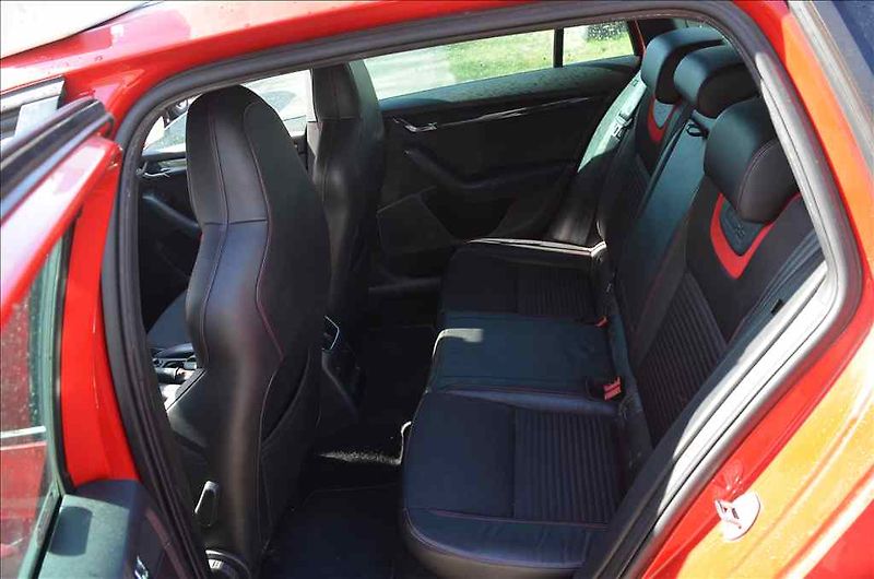 Škoda Octavia (2014) COMBI III.2,0 TDI  RS DSG - fotka 18 z 22