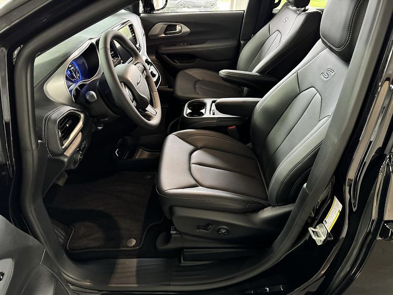 Chrysler Pacifica AWD Touring-L S-Appearance - fotka 9 z 55