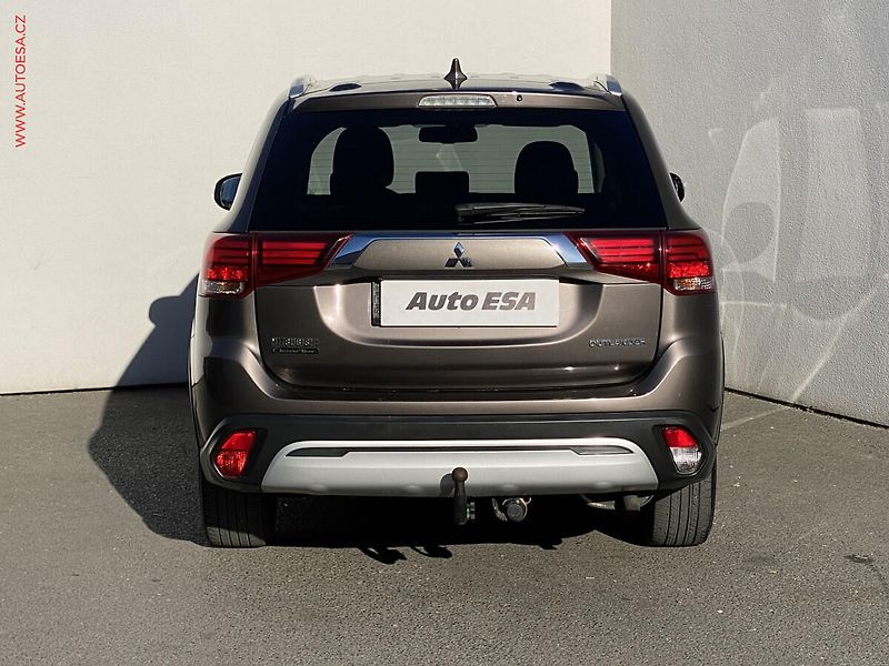Mitsubishi Outlander (2019) 2.0MiVEC, AT, +ALU, navi, TZ - fotka 5 z 17