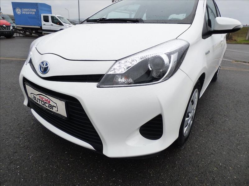 Toyota Yaris 1,5 Hybrid, Digi Klima, servis - fotka 55 z 60